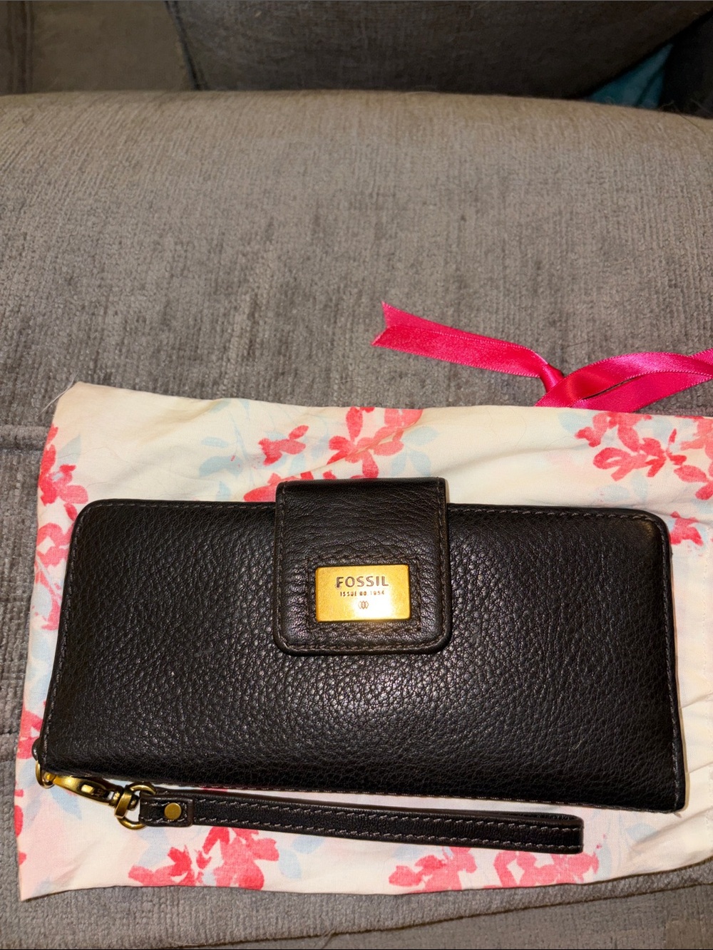 Fossil Black Leather Wristlet Wallet with Gold Logo Plate